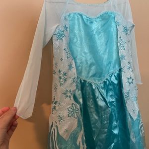 Kids Elsa costume/play dress size 8-10